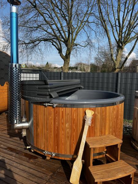 Hot Tub Fiberglass mit inkl/Holzofen und Luxusausstattung, Thermo Deckel, LED Lichter